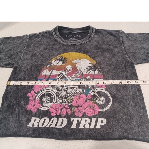 FIFTH Sun Woman Top XS Tshirt Crop Road Trip Skeleton On Motorcycle - Picture 5 of 5